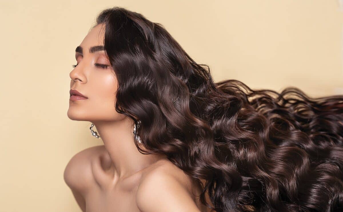 cheveux bouclés