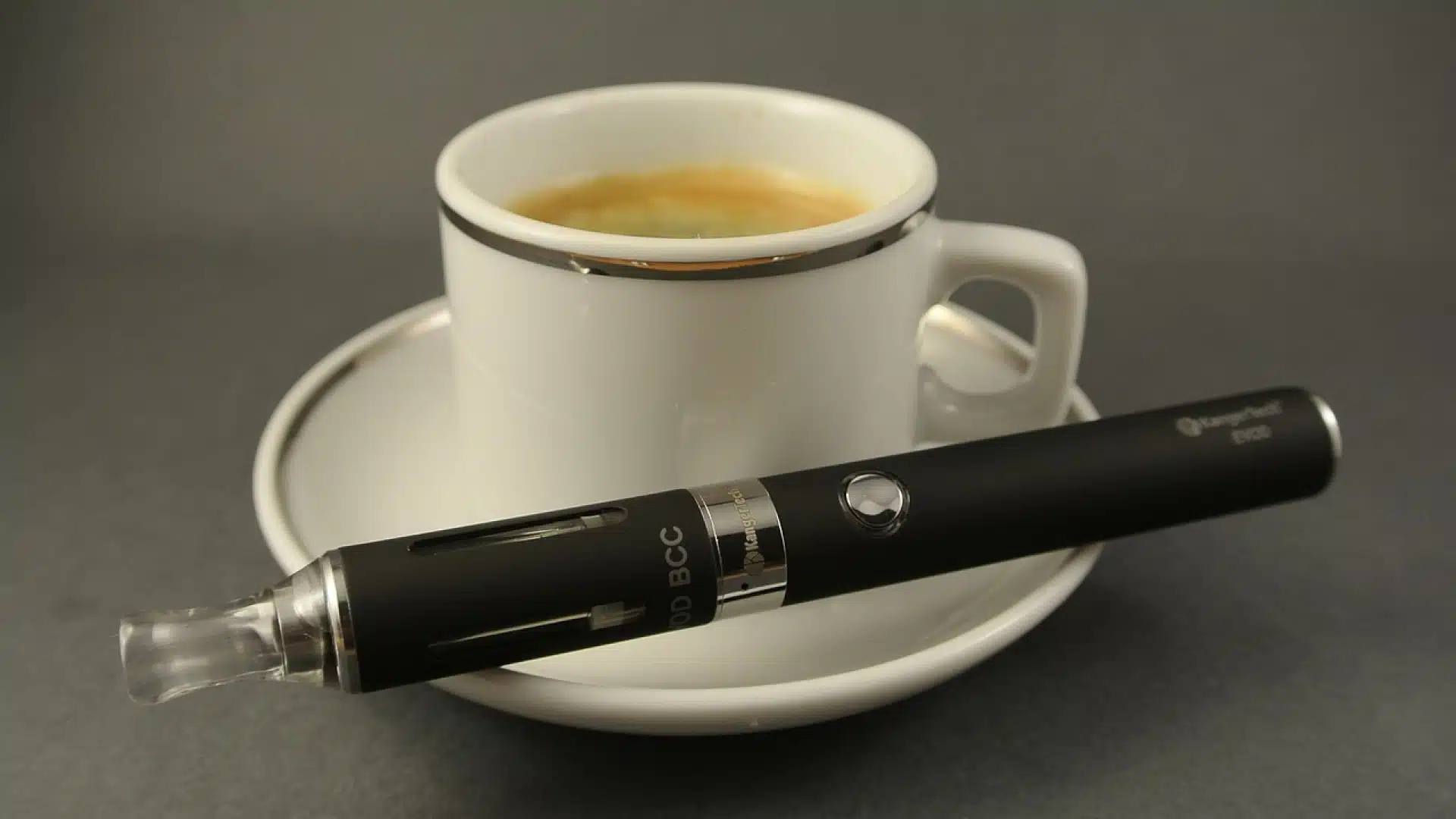 Découvrez l'univers fascinant de la cigarette électronique !